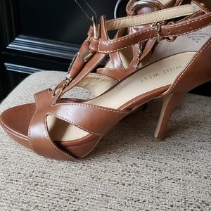 Nine West Sz. 7 Platform sandals 4in heels cognac